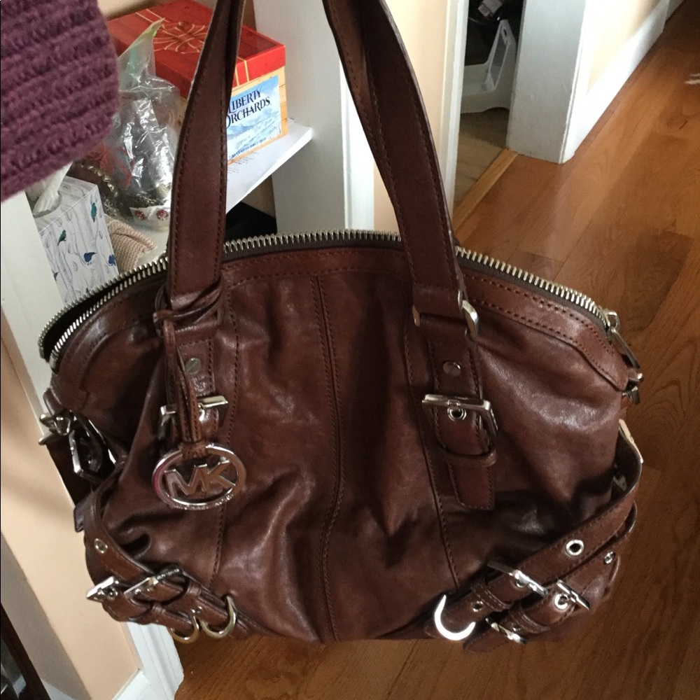 M k shoulder bag
